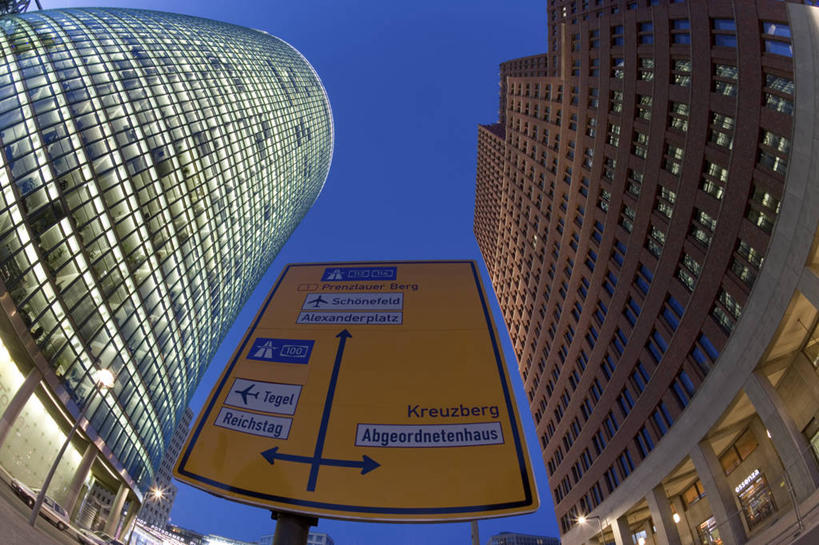 无人,办公室,广场,横图,夜晚,城市,建筑,德国,欧洲,首都,图像,现代,柏林,波茨坦广场,黄昏,办公大楼,摄影,西欧,交通标志,彩图