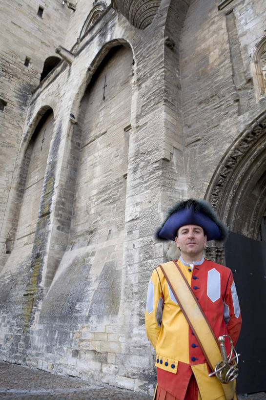 一个人,竖图,法国,欧洲,城镇,摄影,西欧,地中海,普罗旺斯,肖像,法国文化,罗纳河口,教皇宫,沃克吕兹,亚维尼翁,彩图,瑞士卫队