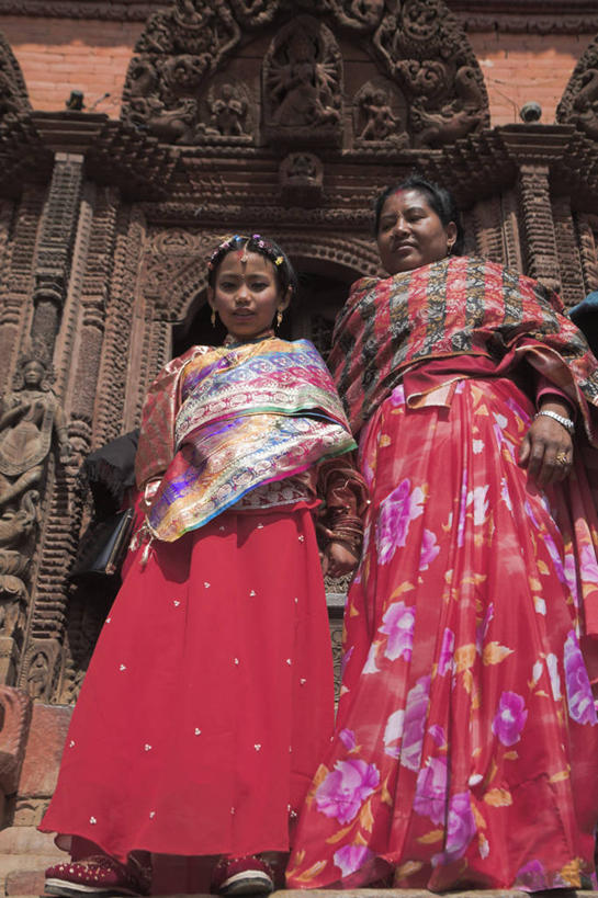 儿童,两个人,竖图,室外,纯洁,珠宝,尼泊尔,亚洲,首都,可爱,童年,童趣,摄影,肖像,童真,烂漫,无邪,加德满都,喜马拉雅山脉,天真,女孩,彩图,装扮,杜巴广场