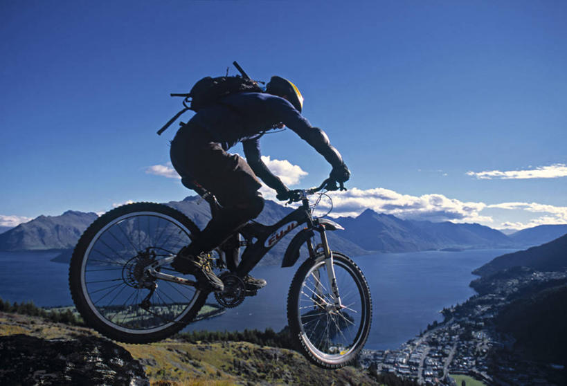 一个人,横图,室外,锻炼,旅游,度假,运动,湖,山,山脉,自行车,新西兰,山地车,娱乐,车,脚踏车,交通工具,享受,休闲,放松,摄影,载具,室外运动,户外运动,山地自行车,澳大拉西亚,新西兰南岛,彩图,健身