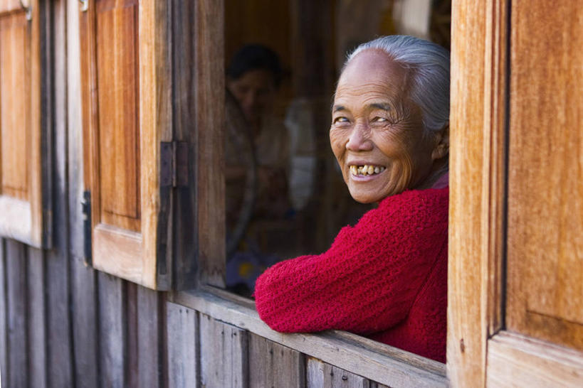成年人,老年人,一个人,微笑,横图,室外,缅甸,亚洲,仅一个女性,摄影,东南亚,肖像,女人,彩图