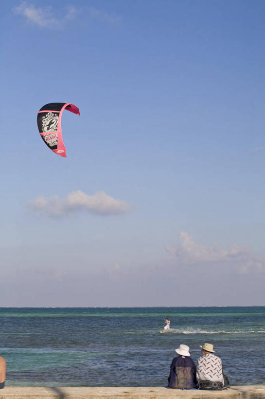 成年人,竖图,室外,伯利兹,岛,珊瑚礁,表,摄影,热带气候,中美洲,拉丁美洲,冲浪风筝,男人,海滩,彩图,伴侣