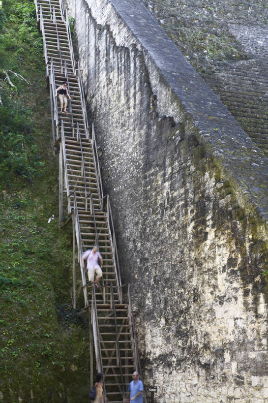 攀登,竖图,室外,危地马拉,历史,废墟,台阶,地标建筑,摄影,考古学,中美洲,拉丁美洲,玛雅文明,彩图,迪卡尔
