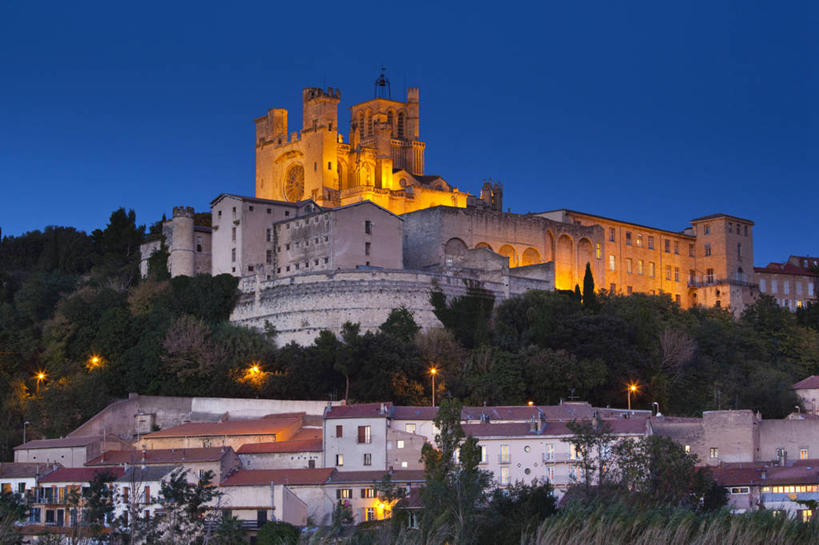 无人,教堂,横图,室外,夜晚,旅游,法国,欧洲,黄昏,摄影,宗教,西欧,法兰西,法兰西共和国,法兰西第五共和国,埃罗,朗格多克.鲁西永,朗格多克.鲁西永大区,彩图,旅行,大教堂,贝塞尔