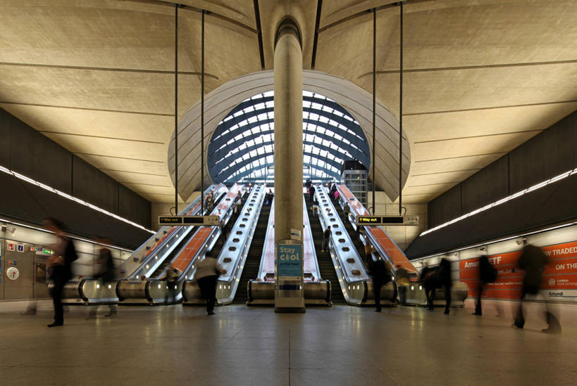 工程师,建筑师,横图,室内,白天,运动模糊,建筑,英国,欧洲,电动扶梯,地铁站,混凝土,公共交通,首都,英格兰,运输,摄影,管理,建筑工程师,设计,彩图,画则师,图则师,则师,评估,人员,霍朗明,诺曼.福斯特,诺曼.罗伯特.福斯特男爵阁下