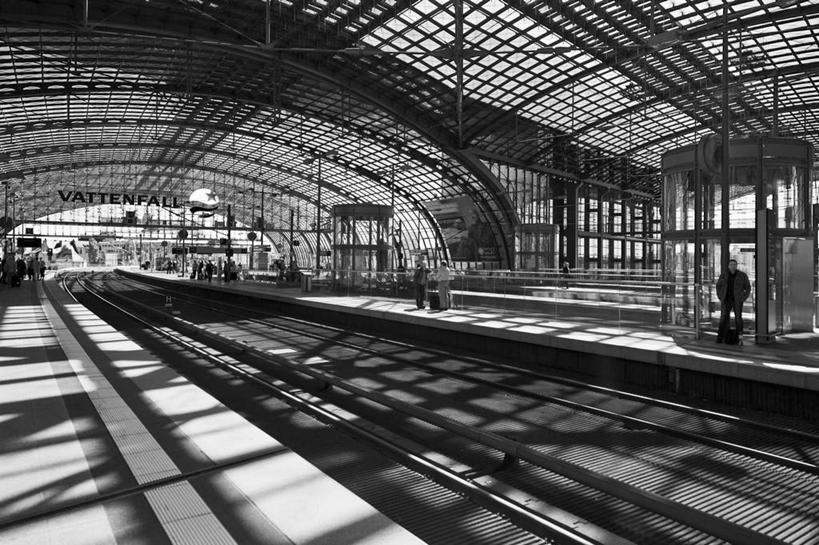 横图,黑白,室内,白天,建筑,路,铁路,车站,德国,欧洲,轨道,站台,交通,铁轨,首都,柏林,月台,运输,摄影,蒂尔加藤公园,彩图