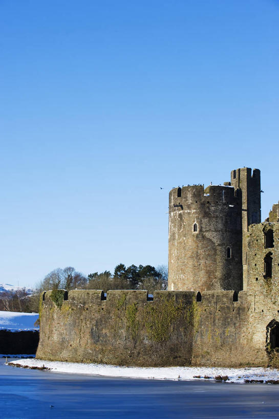 竖图,室外,建筑,英国,欧洲,城堡,墙,围墙,塔,历史,蓝色,天空,摄影,西欧,大不列颠,威尔士,大不列颠及北爱尔兰联合王国,大不列颠及爱尔兰联合王国,卡菲利城堡,威尔士公国,彩图,大不列颠王国,大英帝国,联合王国,日不落帝国