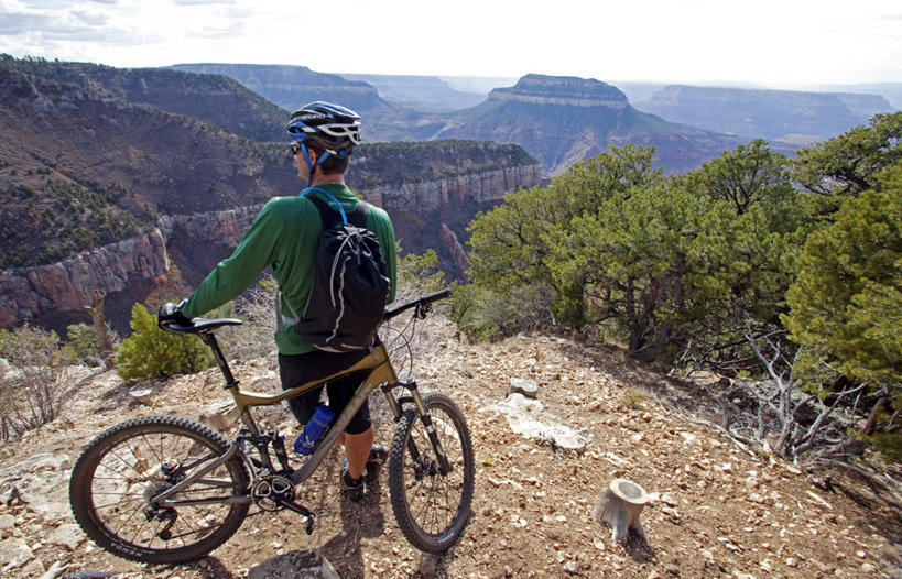横图,室外,锻炼,旅游,度假,运动,自行车,美国,山地车,娱乐,极限运动,大峡谷,车,脚踏车,骑,交通工具,骑车,享受,休闲,放松,摄影,亚利桑那,国家公园,载具,室外运动,户外运动,山地自行车,大峡谷国家公园,冒险,彩图,健身,旅行