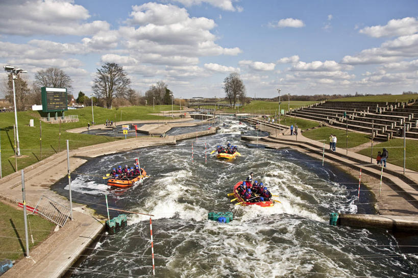 划船,体育馆,运动场,横图,俯视,室外,白天,旅游,度假,英国,行人,游客,游人,体育场,路人,旅客,刺激,摄影,漂流,运河,享乐,户外活动,运动馆,荡舟,诺丁汉,过客,冒险,彩图,高角度拍摄