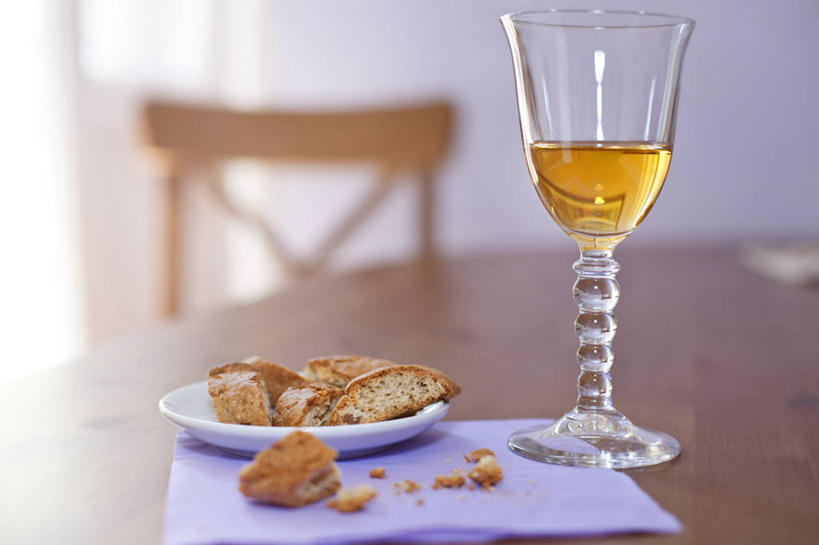 点心,葡萄酒,无人,横图,室内,白天,桌子,意大利,欧洲,食品,甜点,甜品,饮食,食物,糕点,饮料,甜食,摄影,葡萄酒杯,甜酒,翁布里亚大区,玻璃杯,彩图