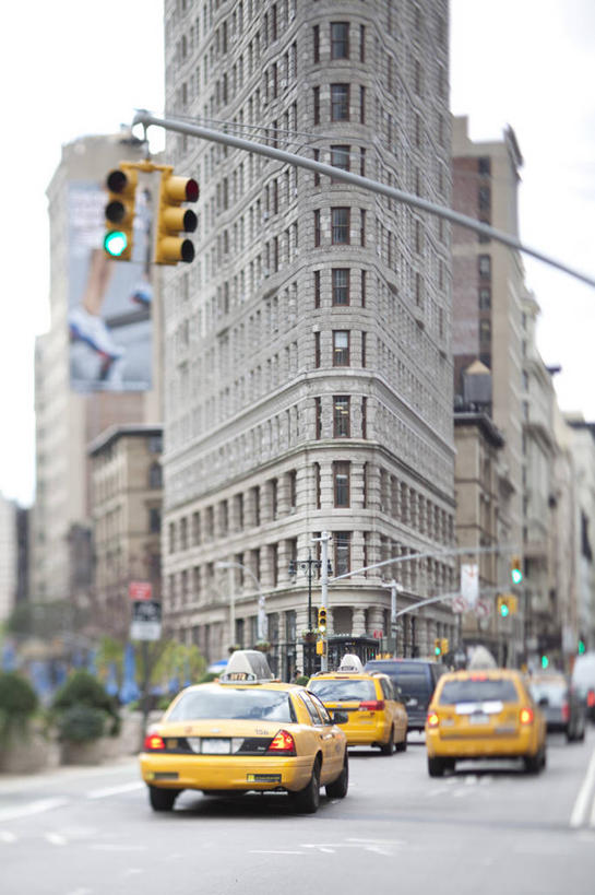无人,竖图,室外,白天,建筑,街道,出租车,汽车,纽约,美国,曼哈顿,交通,历史,车,黄色,交通工具,轿车,办公大楼,摄影,载具,的士,计程车,彩图