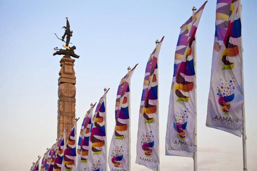 无人,横图,方图,室外,白天,旗帜,哈萨克斯坦,一排,整齐,柱子,历史,排列,模型,摄影,队列,万里无云,阿拉木图,彩图