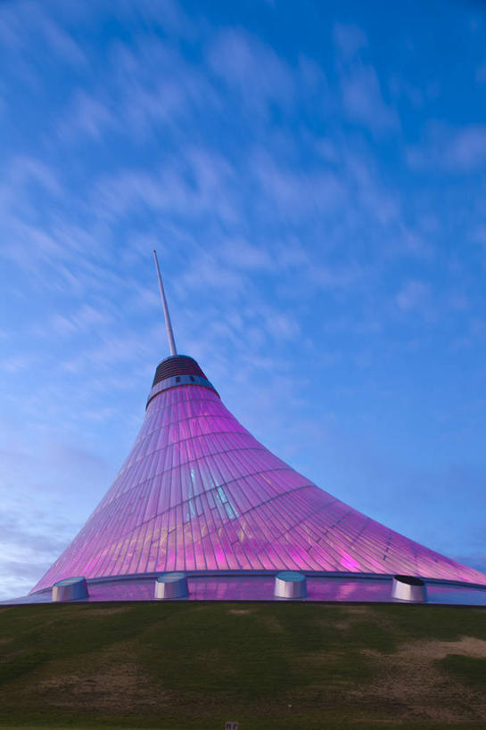 无人,工程师,建筑师,竖图,室外,白天,留白,草坪,建筑,哈萨克斯坦,尖顶,宏伟,现代,天空,黄昏,摄影,圆顶建筑,管理,建筑工程师,设计,彩图,画则师,图则师,则师,评估,人员,霍朗明,诺曼.福斯特,诺曼.罗伯特.福斯特男爵阁下