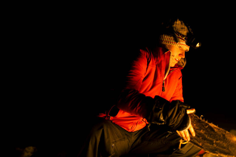 西方人,成年人,一个人,横图,室外,夜晚,留白,度假,欧洲,美国,欧洲人,仅一个年轻女性,仅一个女性,仅一个人,准备,摄影,专心,北美,北美洲,圆木,美洲,露营,自由之州,阿肯色州,新罕布什尔州,北亚美利加洲,亚美利加洲,阿肯色,机会之地,自然州,新罕布什尔,新罕布夏州,花岗岩州,花冈岩之州,滑雪之州,新英格兰,纽英仑,冒险,年轻女性,女人,女性,白种人,年轻人,休闲活动,彩图,美利坚合众国,康韦县