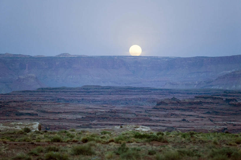 无人,横图,室外,留白,沙漠,美国,地形,满月,风景,黄昏,摄影,国家公园,岩层,峡谷地国家公园,犹他,岩石,彩图,旅行,对焦