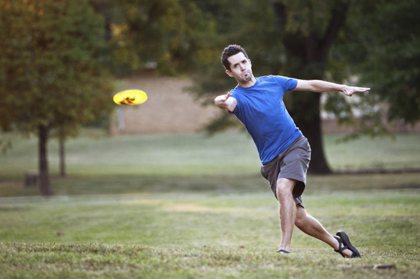 成年人,一个人,横图,室外,白天,留白,锻炼,美国,仅一个男性,仅一个人,仅一个年轻男性,飞盘,活力,摄影,生活方式,阿拉巴马州,男人,男性,年轻男性,年轻人,休闲活动,彩图,对焦