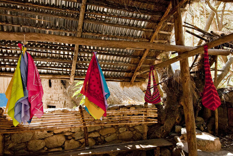 无人,横图,彩色,室外,白天,生活用品,建筑,秘鲁,吊挂,悬挂,环保,木制,长椅,手帕,挂,手绢,座位,日用品,凉亭,摄影,五颜六色,色彩斑斓,五彩缤纷,印加遗迹,美观,五彩斑斓,五光十色,彩图,对焦