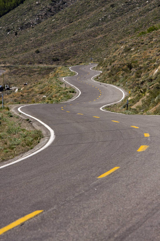 无人,竖图,室外,白天,留白,路,美国,分界线,摄影,蜿蜒,北美,北美洲,加利福尼亚,透视图,美洲,加州,加利福尼亚州,内华达山,内华达山脉,金州,黄金州,北亚美利加洲,亚美利加洲,彩图,美利坚合众国,对焦