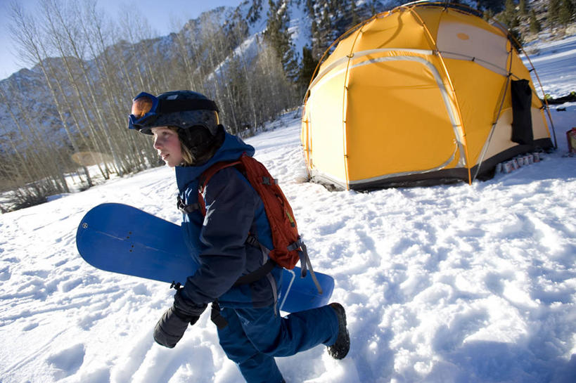 儿童,一个人,横图,室外,白天,度假,纯洁,运动,雪,美国,仅一个男性,仅一个人,头饰,帐篷,冬天,小孩,仅一个小孩,寒冷,可爱,童年,童趣,摄影,保护,加利福尼亚,露营,滑雪服,童真,烂漫,无邪,棉袄,冬季运动,冒险,天真,男孩,男人,男性,孩子,休闲活动,彩图,男生,对焦