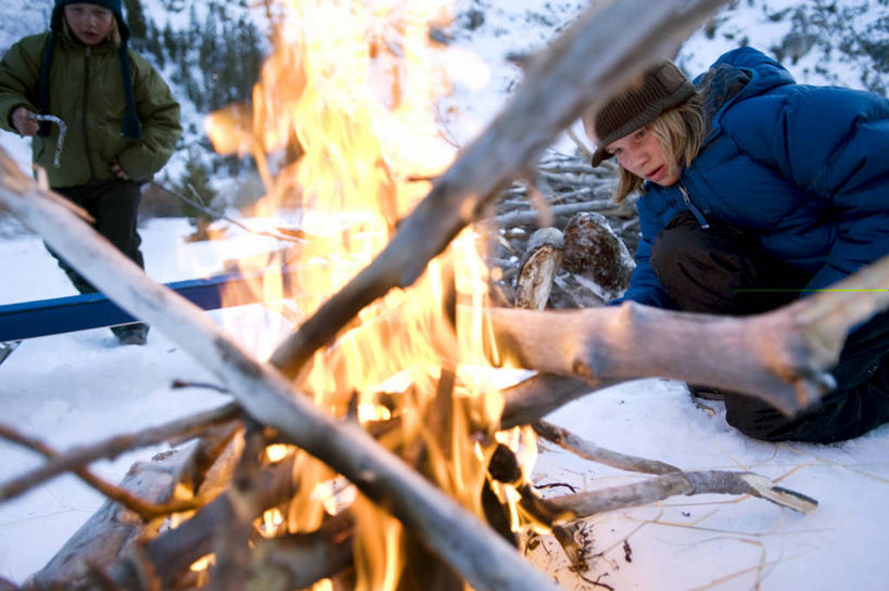 儿童,两个人,家庭,兄弟,横图,室外,白天,纯洁,雪,火,帽子,美国,火焰,冬天,燃烧,热,小孩,寒冷,可爱,童年,童趣,摄影,加利福尼亚,童真,烂漫,无邪,棉袄,天真,男孩,男性,孩子,彩图,营火,对焦