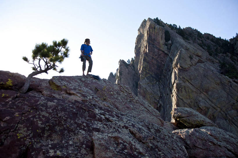 西方人,成年人,一个人,横图,室外,白天,留白,仰视,运动,攀岩,峡谷,欧洲,美国,欧洲人,仅一个男性,仅一个人,巨石,极限运动,仅一个年轻男性,摄影,岩层,决心,挑战,科罗拉多州,男人,男性,年轻男性,白种人,年轻人,岩石,彩图,低角度拍摄,对焦