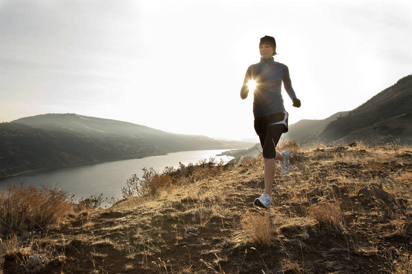 西方人,成年人,一个人,运动员,横图,室外,白天,运动服,锻炼,旅游,度假,河流,美景,山,日光,欧洲,美国,欧洲人,仅一个年轻女性,仅一个女性,仅一个人,地形,景观,娱乐,风景,自然,享受,休闲,景色,放松,活力,摄影,生活方式,北美,自然风光,挑战,俄勒冈州,慢跑,哥伦比亚河谷,胡德河峡谷,年轻女性,女人,女性,白种人,年轻人,休闲活动,彩图