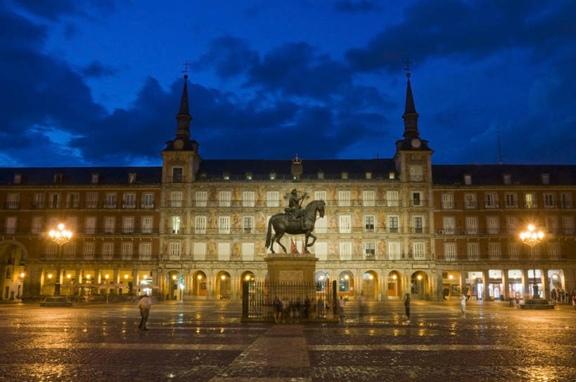 广场,横图,室外,雨,暴风雨,城市,建筑,西班牙,湿,雕像,古城,尖顶,首都,黄昏,地标建筑,马德里,摄影,照亮,菲利普四世,彩图,马术运动