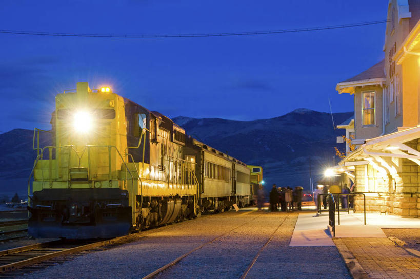 横图,室外,旅途,路,铁路,车站,美国,朦胧,模糊,轨道,站台,公共交通,交通,铁轨,月台,黄昏,运输,摄影,照亮,北美,北美洲,美洲,上车,客车,内华达州,北亚美利加洲,亚美利加洲,彩图,美利坚合众国