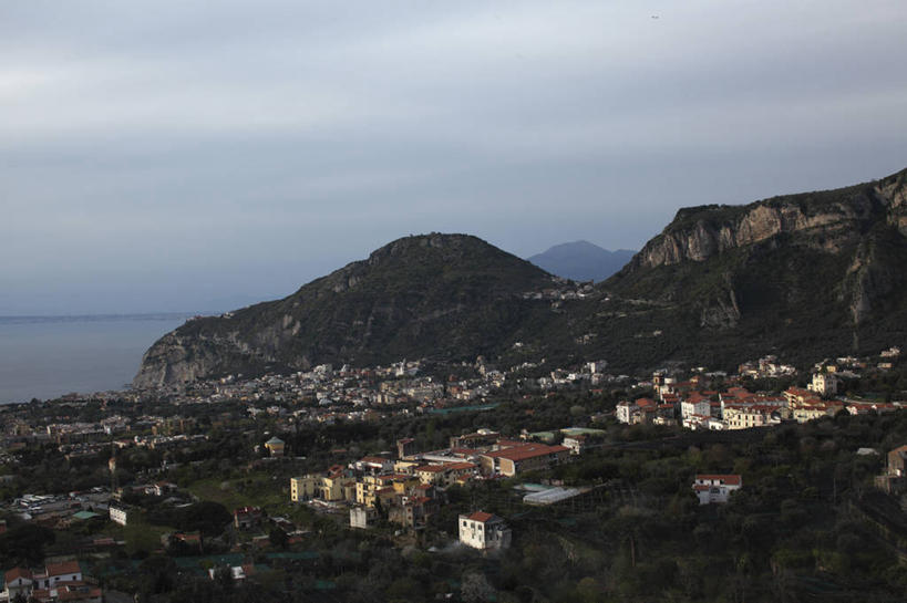 无人,横图,俯视,室外,白天,海洋,山,建筑,意大利,房屋,地平线,地形,海岸线,悬崖,城镇,风景,摄影,坎帕尼亚,索伦托,彩图,高角度拍摄,旅行