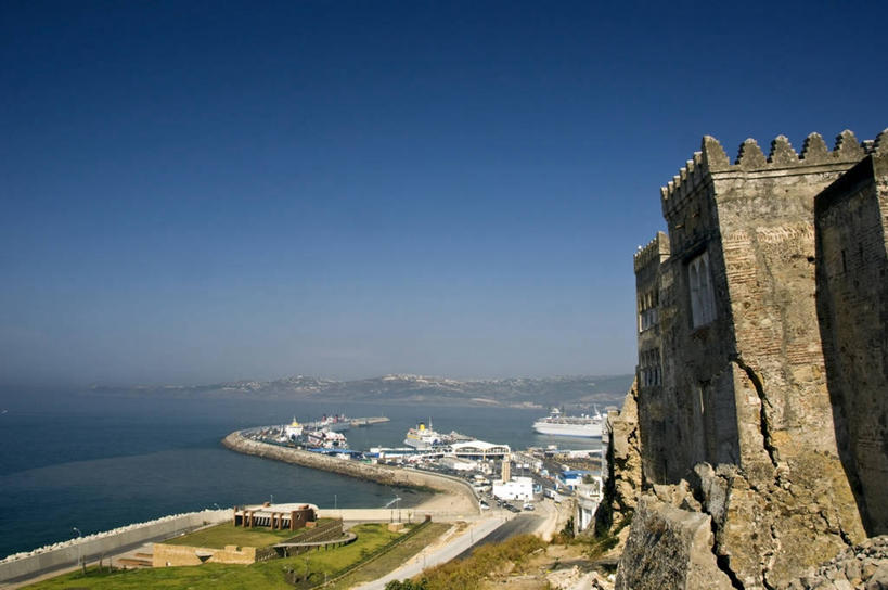 无人,码头,横图,俯视,室外,白天,留白,旅游,山,港口,建筑,日光,非洲,摩洛哥,地平线,海岸线,古城,塔,石墙,蓝色,风景,摄影,要塞,海景,万里无云,阿非利加洲,摩洛哥王国,直布罗陀,丹吉尔,丹吉尔省,彩图,高角度拍摄,旅行,摆渡口,埠头,渡口,渡头,港湾,海港,货运码头,口岸,商港