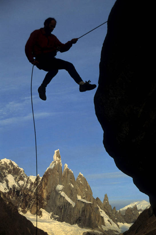 成年人,一个人,攀登,竖图,室外,白天,风险,攀岩,阿根廷,仅一个男性,极限运动,南美,摄影,剪影,户外活动,逆光,巴塔哥尼亚,男性,爬山,彩图,白色人种