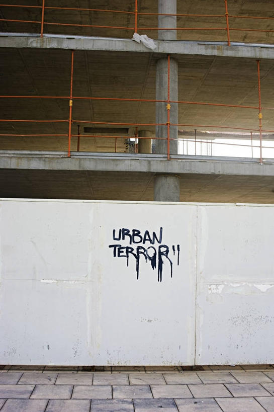 无人,竖图,室外,白天,建筑,西班牙,巴塞罗那,大门,建筑工地,摄影,英文字母,加泰隆尼亚,彩图,涂鸦