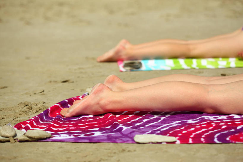 腿,两个人,横图,室外,度假,日光浴,美国,沙子,毯子,自然,趴着,放松,摄影,部分,犹他,四肢,海滩,休闲活动,彩图