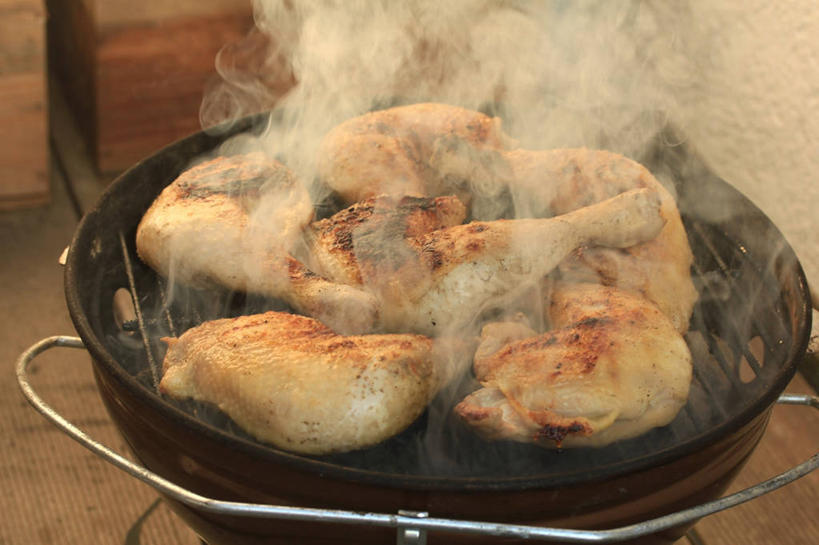 无人,横图,室内,特写,烧烤,厨房,德国,准备,蒸汽,鸡肉,热,鸡腿,饮食,烟,摄影,健康食物,烤肉架,萨尔州,萨尔布吕肯,烹调,彩图