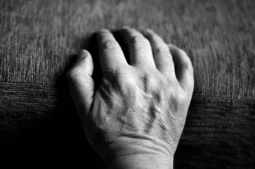 成年人,手,一个人,横图,黑白,室内,特写,英国,仅一个男性,力量,摄影,部分,拳头,触摸