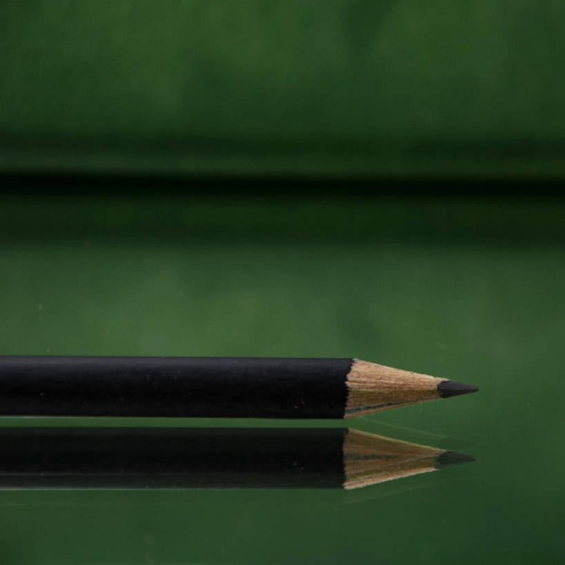 无人,方图,特写,留白,俄罗斯,绿色背景,锐利,反射,首都,教育,一个,铅笔,摄影,单个,锋利,尖锐,简单,莫斯科,彩图,影棚拍摄