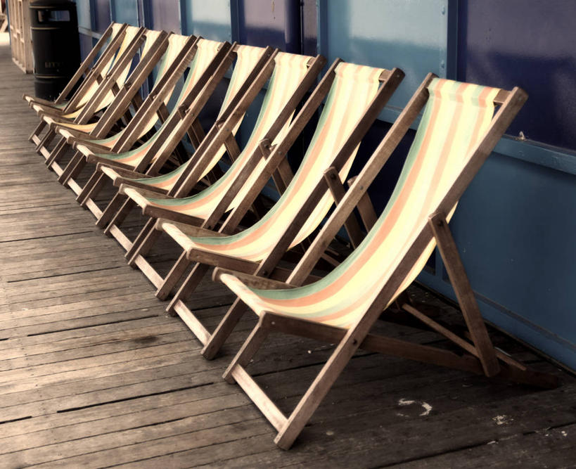 无人,码头,横图,室外,白天,英国,一排,整齐,木制,排列,放松,摄影,沙滩椅,队列,英国文化,彩图