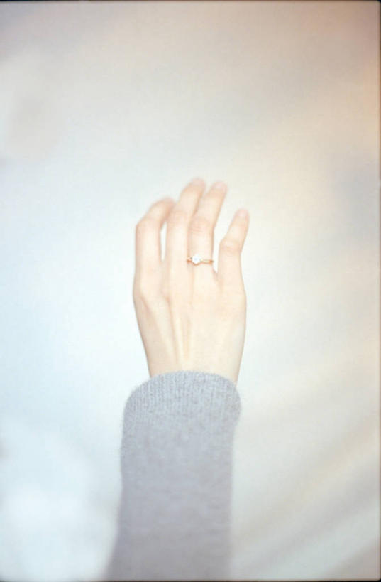 成年人,手,指甲,一个人,竖图,德国,仅一个女性,首都,柏林,戒指,手指,摄影,部分,简单,彩图