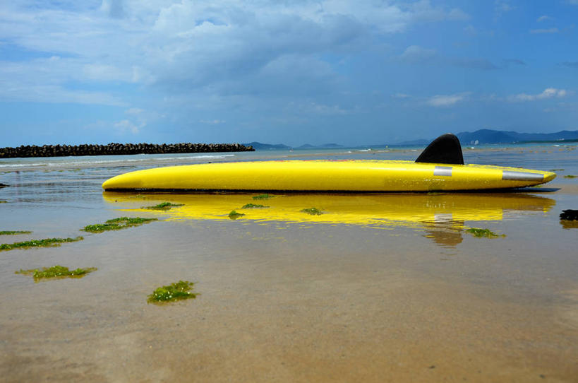 无人,横图,室外,白天,运动,海洋,日本,日本文化,反射,冲浪板,沙子,云,苔藓,黄色,天空,自然,摄影,宁静,福冈,海滩,彩图