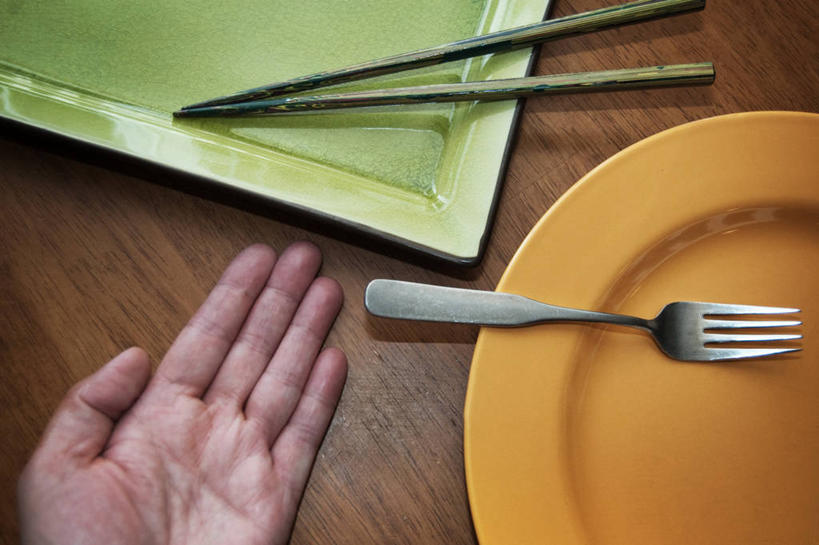 手,一个人,横图,室内,特写,筷子,桌子,美国,叉,盘子,服务,摄影,部分,完美,彩图