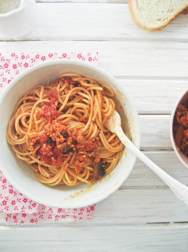 无人,竖图,室内,特写,马来西亚,花纹,木制,叉,食品,意大利食品,首都,饮食,白色,餐巾,碗,食用菌,摄影,迷迭香,清新,健康食物,意大利细面条,茨厂街,彩图