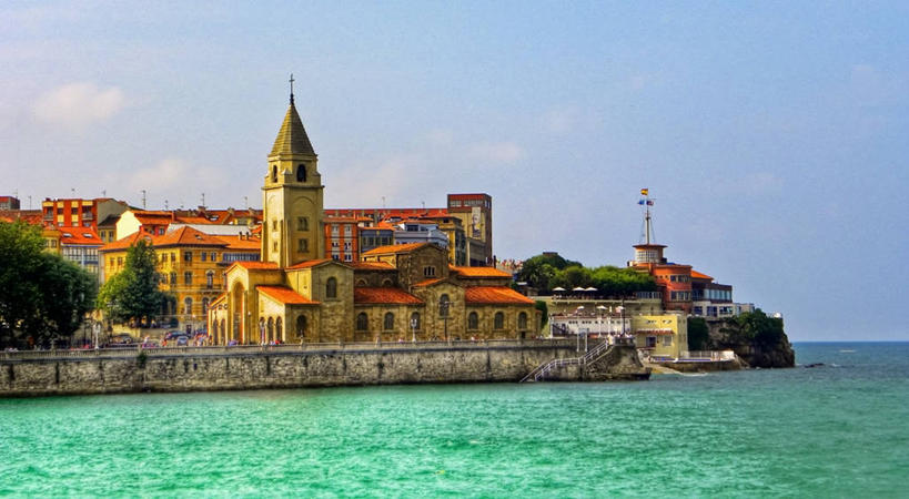 无人,教堂,横图,室外,白天,海洋,建筑,西班牙,水平线,云,树,天空,摄影,宗教,宁静,基督教,宗教建筑,阿斯图里亚斯,彩图,希洪