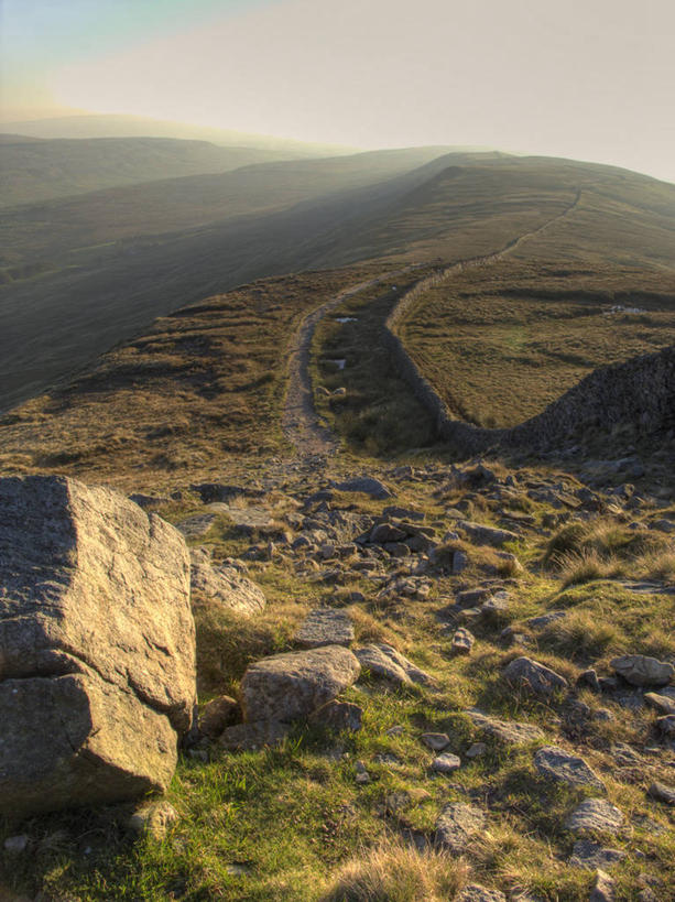 无人,竖图,俯视,室外,白天,美景,山,英国,地形,景观,山顶,草,天空,自然,景色,摄影,宁静,自然风光,约克郡,北约克郡,岩石,彩图,高角度拍摄,单行道