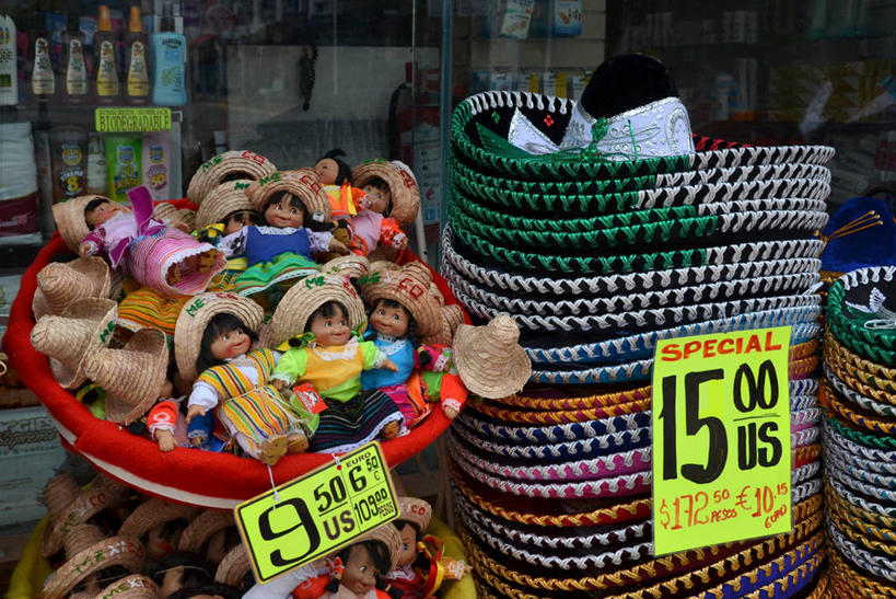 无人,横图,室外,特写,白天,通讯,帽子,墨西哥,许多,堆叠,数字,娃娃,文字,很多,零售,童年,摄影,多样,英文字母,保护,拉丁美洲,价格标签,选择,肯他纳罗,墨西哥文化,彩图