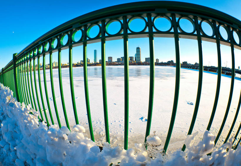 无人,栏杆,横图,室外,特写,白天,鱼眼镜头,雪,摩天大楼,美国,冬天,寒冷,摄影,保护,宁静,波士顿,万里无云,马萨诸塞,查尔斯河,彩图