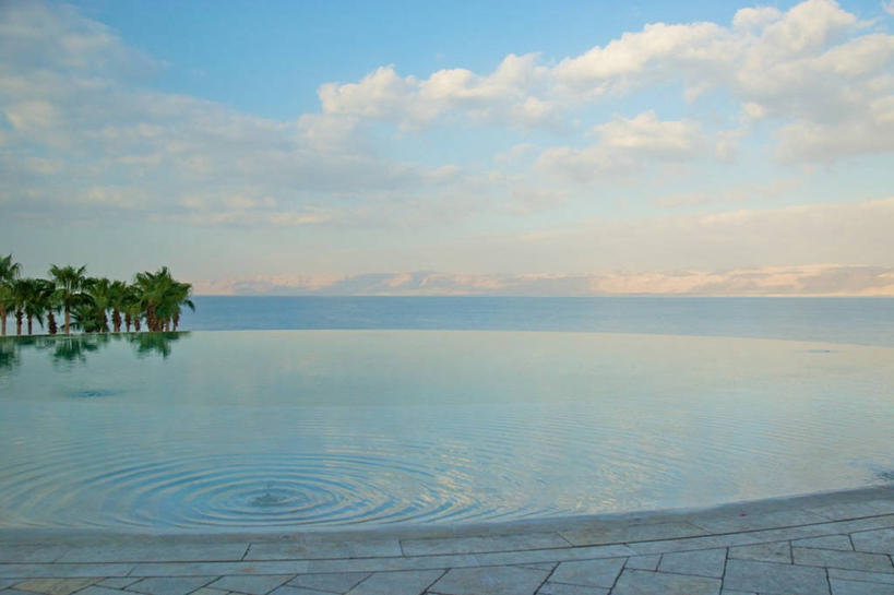 无人,游泳池,横图,室外,白天,美景,水,酒店,波纹,景观,云,树,风景,天空,自然,景色,摄影,宁静,自然风光,死海,马代巴,彩图