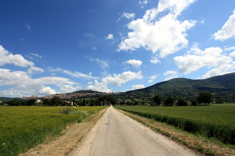 无人,横图,室外,白天,消失点,意大利,地平线,田地,云,辽阔,地面,风景,广阔,摄影,一望无际,延伸,天地相交,无边无际,一马平川,翁布里亚大区,阿西西,彩图