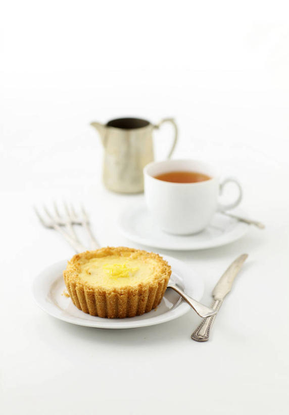 无人,竖图,特写,白色背景,南非,许多,叉,很多,杯,饮食,盘子,茶碟,摄影,清新,餐刀,德班,柠檬塔,茶杯,彩图,影棚拍摄