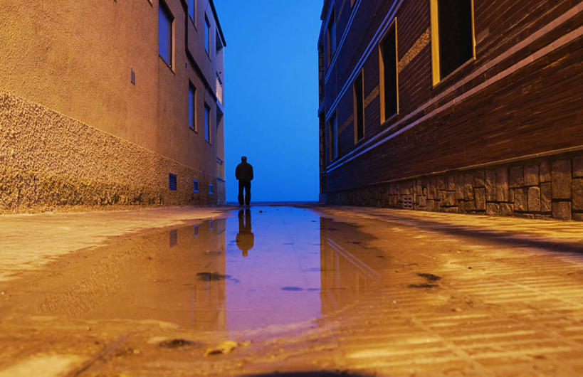 成年人,一个人,横图,室外,建筑,西班牙,仅一个男性,黄昏,摄影,剪影,步行,彩图,旅行,巷