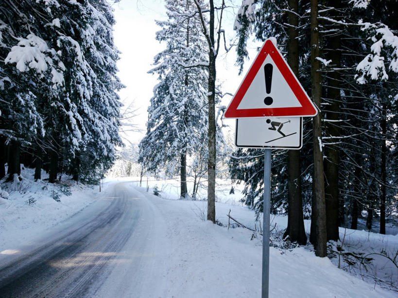 无人,横图,室外,白天,雪,路,德国,冬天,树,自然,寒冷,摄影,指导,感叹号,交通标志,巴伐利亚,彩图